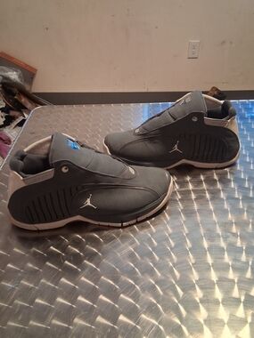 Jordan Men's Derek Jeter Dark Gray and White Athletic Sneakers